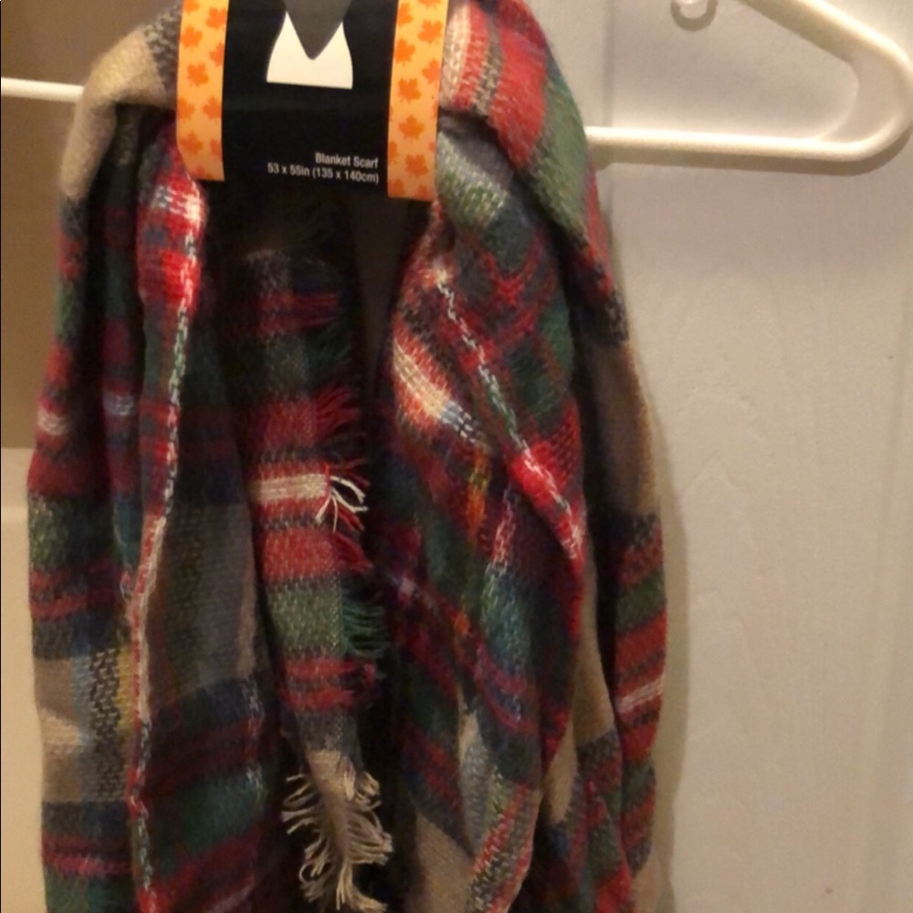 NWT blanket scarf.